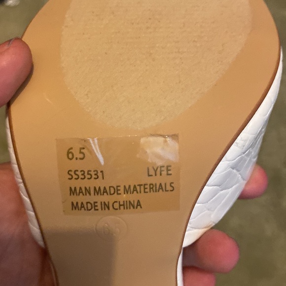 White and gold heels - Picture 5 of 6